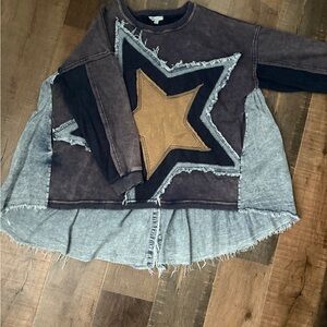 Oli & Hali Delta Star Pullover